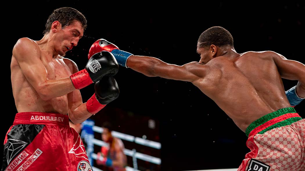 Абдулаев нокаутировал Страффона на турнире RCC Boxing Promotions