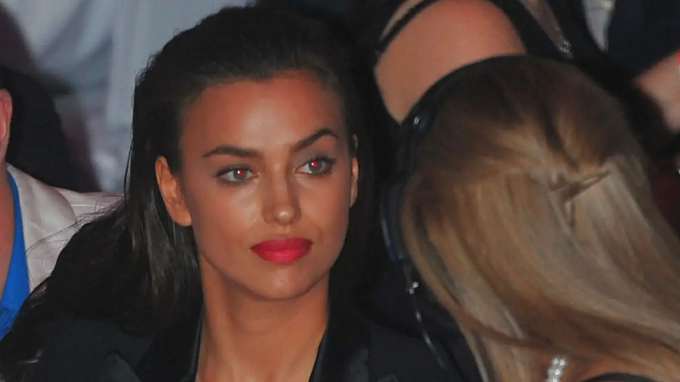 Ирина Шейк снялась для рекламы с собакой